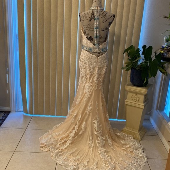 Stunning Ivory Lace & Blue Embellishments Formal Evening Gown… - Picture 9 of 15